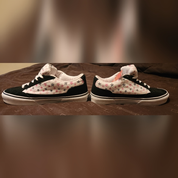 Vans Bearkitty Skate Shoes with Stars - Picture 8 of 9